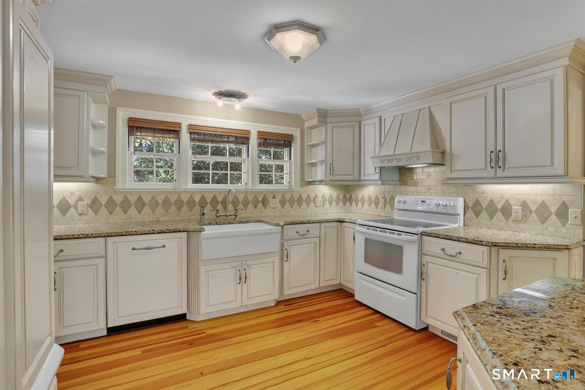 38 Knollwood Road North Haven, CT 06473 - Photo 8 of 28