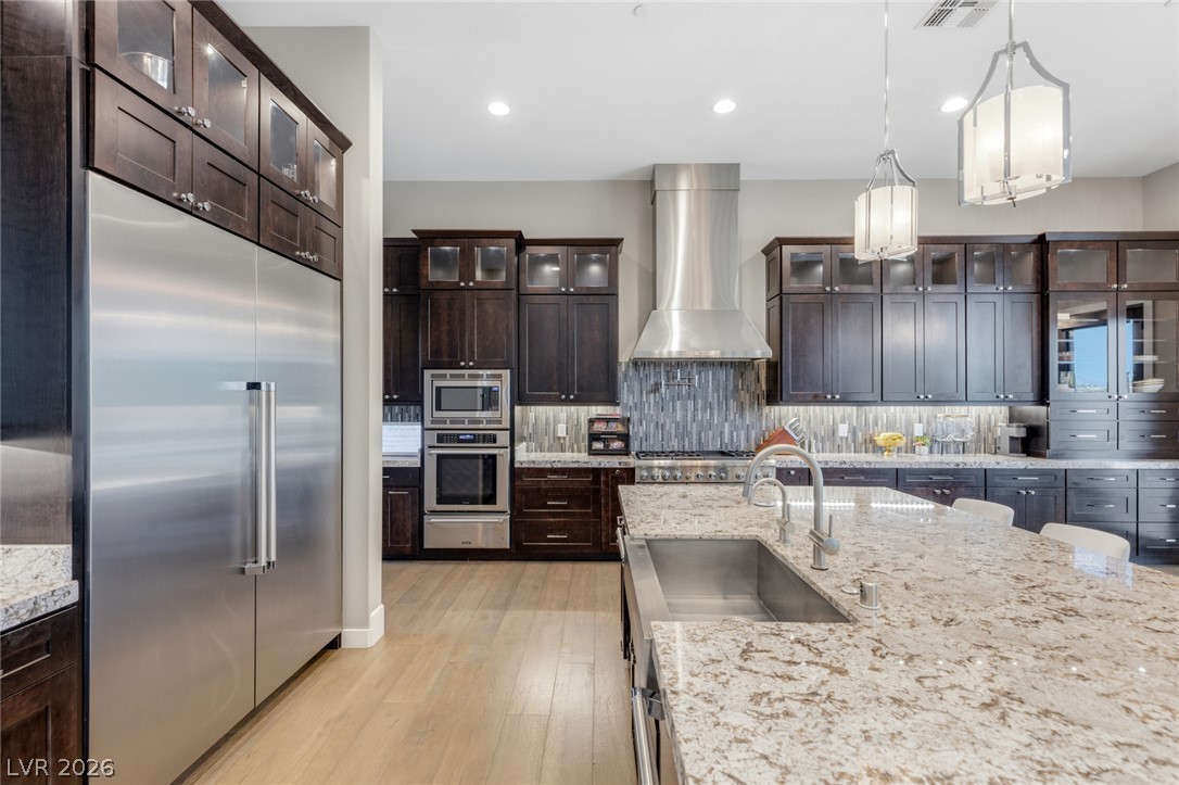 5 Crystal Tree Pass Henderson, NV 89052 - Photo 14 of 67 Culinary dreams come alive in this kitchen featuring a spacious island and top-tier appliances.