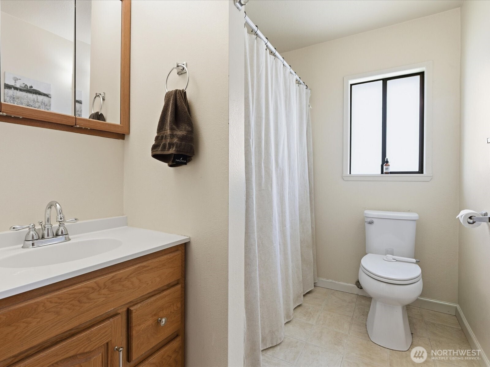 1417 Maple Street Sumner, WA 98390 - Photo 17 of 40 a bathroom with a toilet sink and mirror