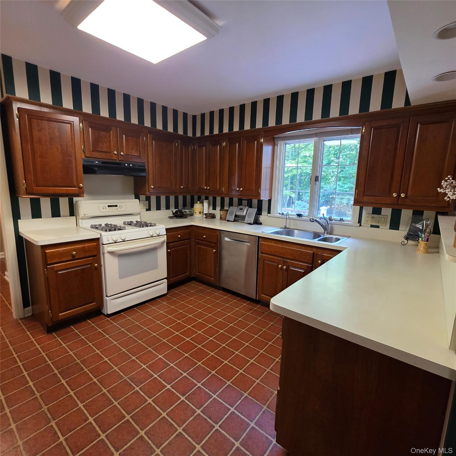 9 Cliff Road Port Jefferson, NY 11777 - Photo 20 of 31 Gallery Image 20