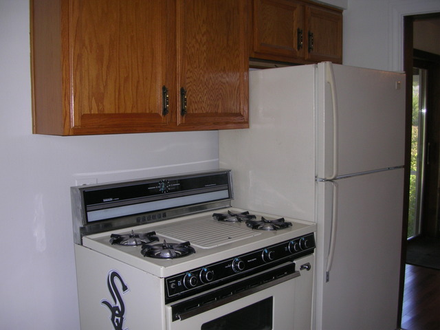 607 Elmhurst Road Mount Prospect, IL 60056 - Photo 5 of 24 a kitchen with a stove and a refrigerator