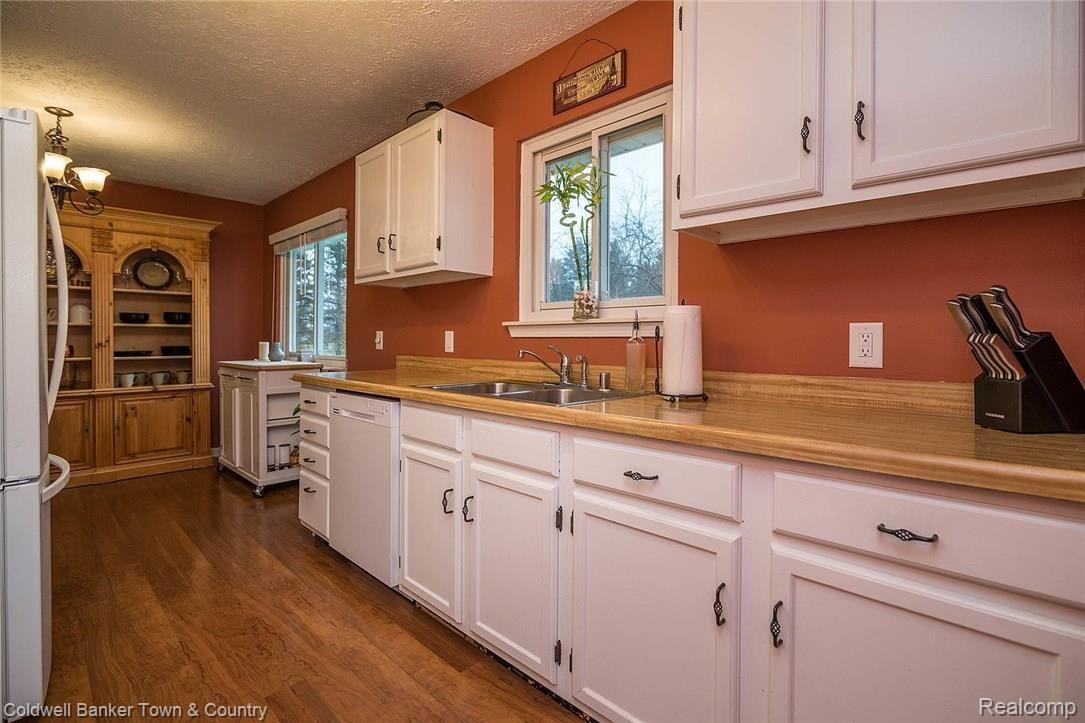 2565 Patterson Lk Road Pinckney, MI 48169 - Photo 17 of 44 16_9.jpg