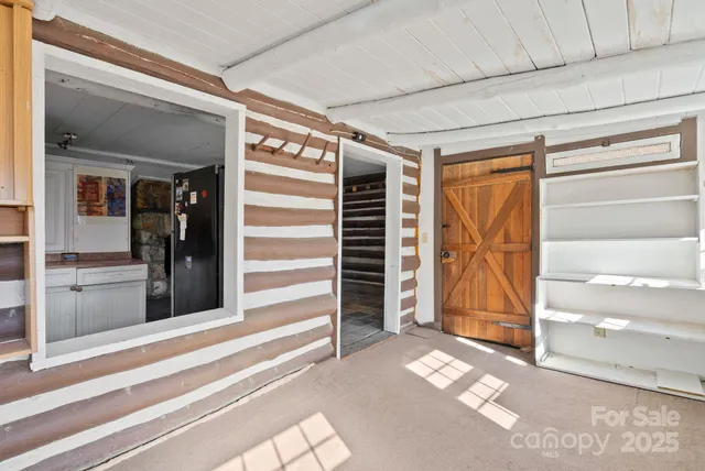 a view of a entrance door of the house