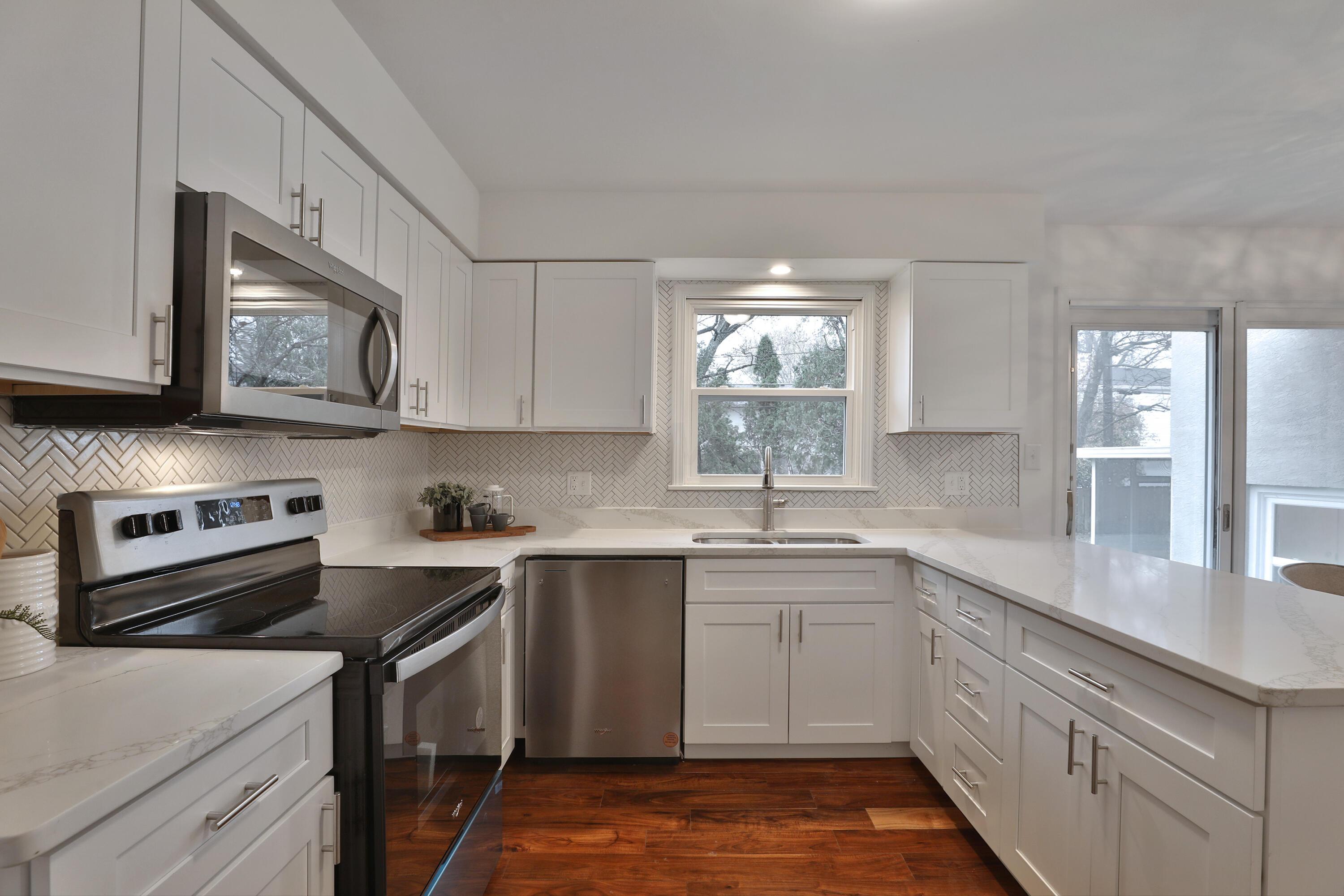 2217 Haverford Road Columbus, OH 43220 - Photo 13 of 50 2217-Haverford-14