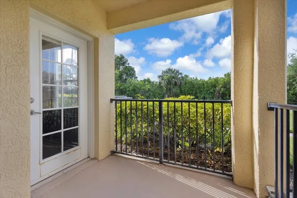 $235,000 | 120 Southwest Peacock Boulevard, Unit 11101, Port St. Lucie, FL 34986