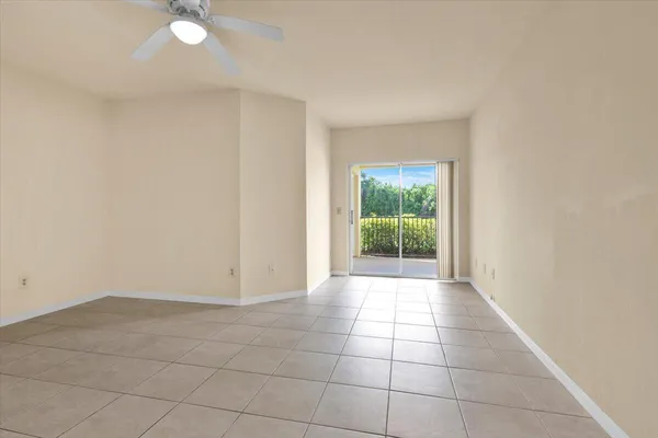 $235,000 | 120 Southwest Peacock Boulevard, Unit 11101, Port St. Lucie, FL 34986