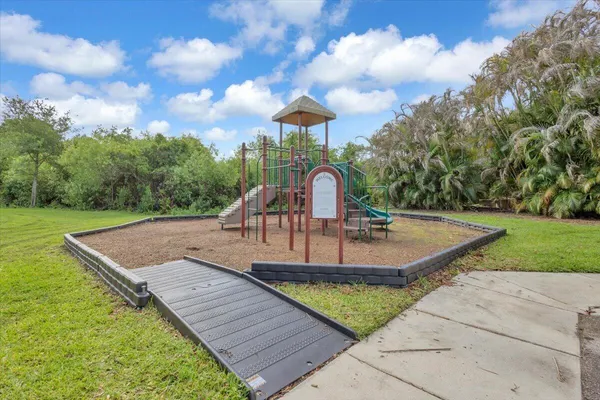 $235,000 | 120 Southwest Peacock Boulevard, Unit 11101, Port St. Lucie, FL 34986