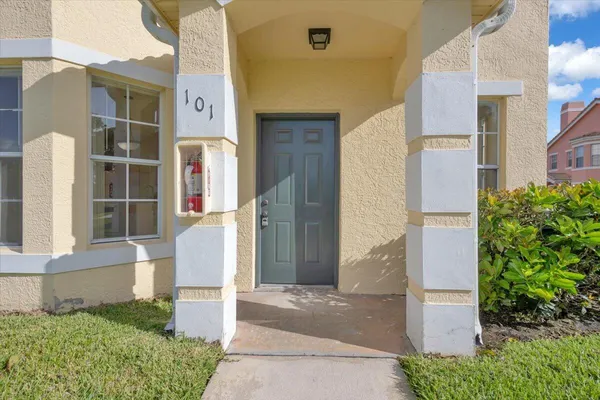$235,000 | 120 Southwest Peacock Boulevard, Unit 11101, Port St. Lucie, FL 34986