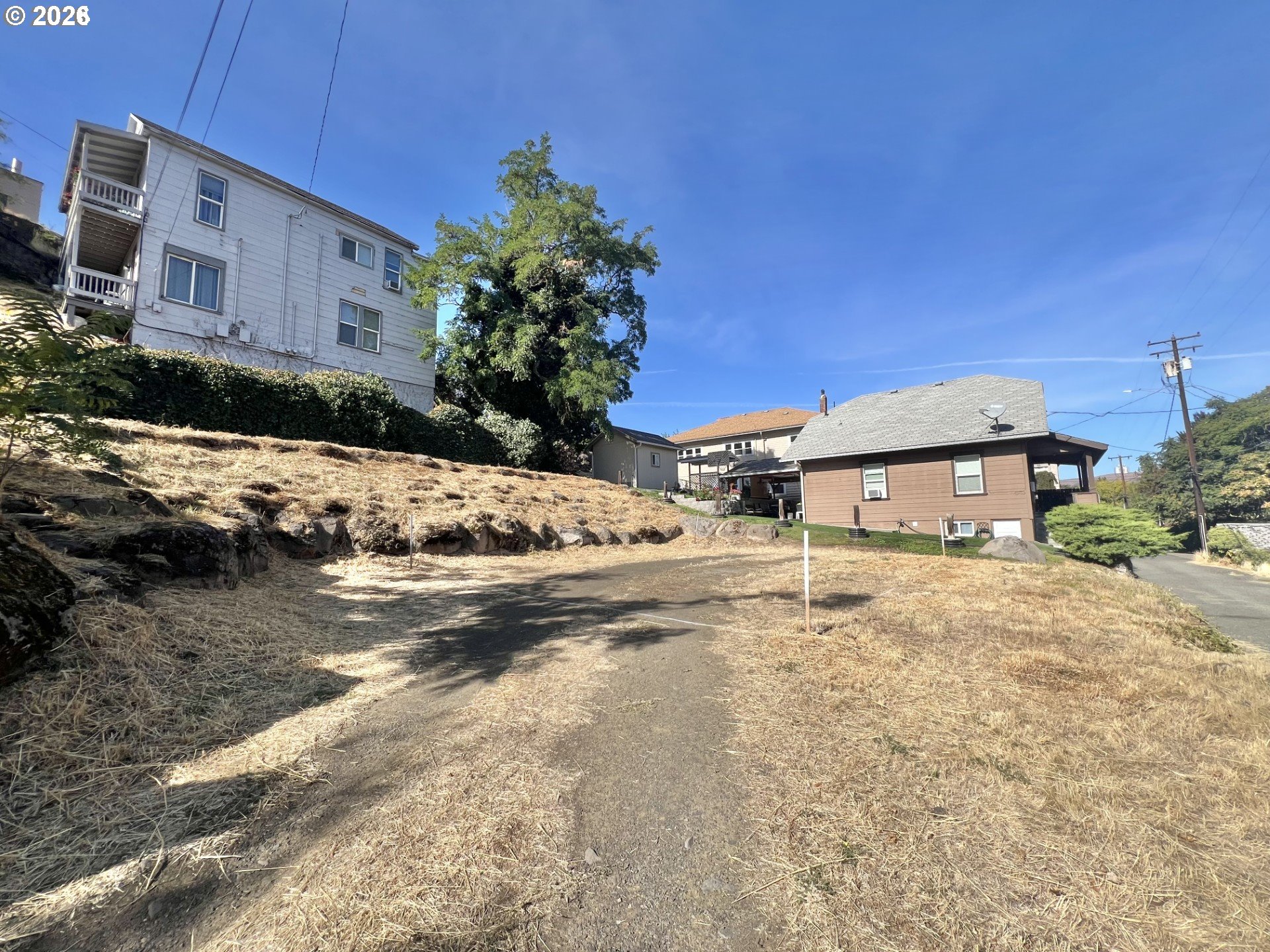 509 Federal Street The Dalles, OR 97058 - Photo 1 of 15 a front view of a house with a yard