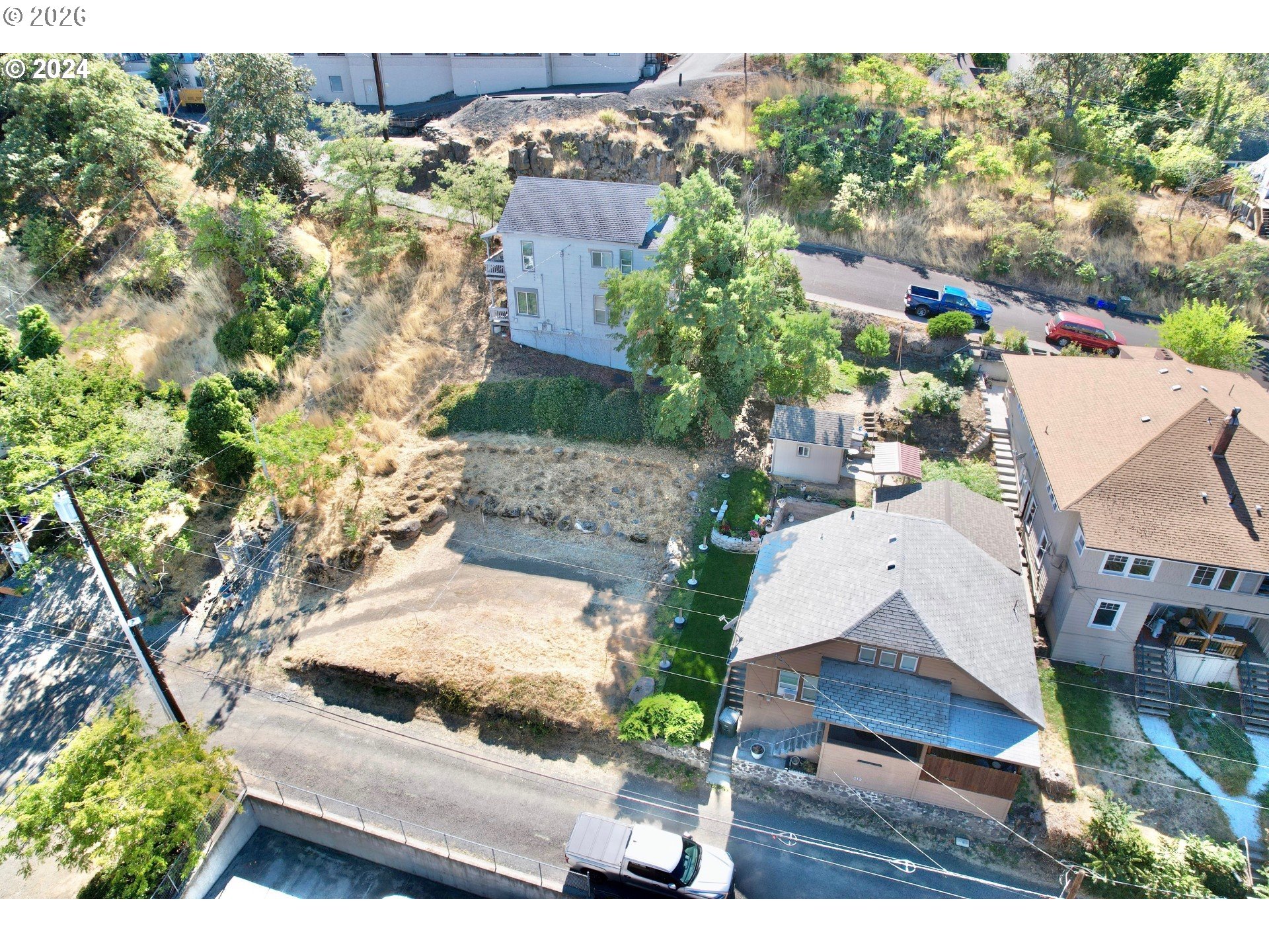 509 Federal Street The Dalles, OR 97058 - Photo 13 of 15 an aerial view of residential houses with outdoor space