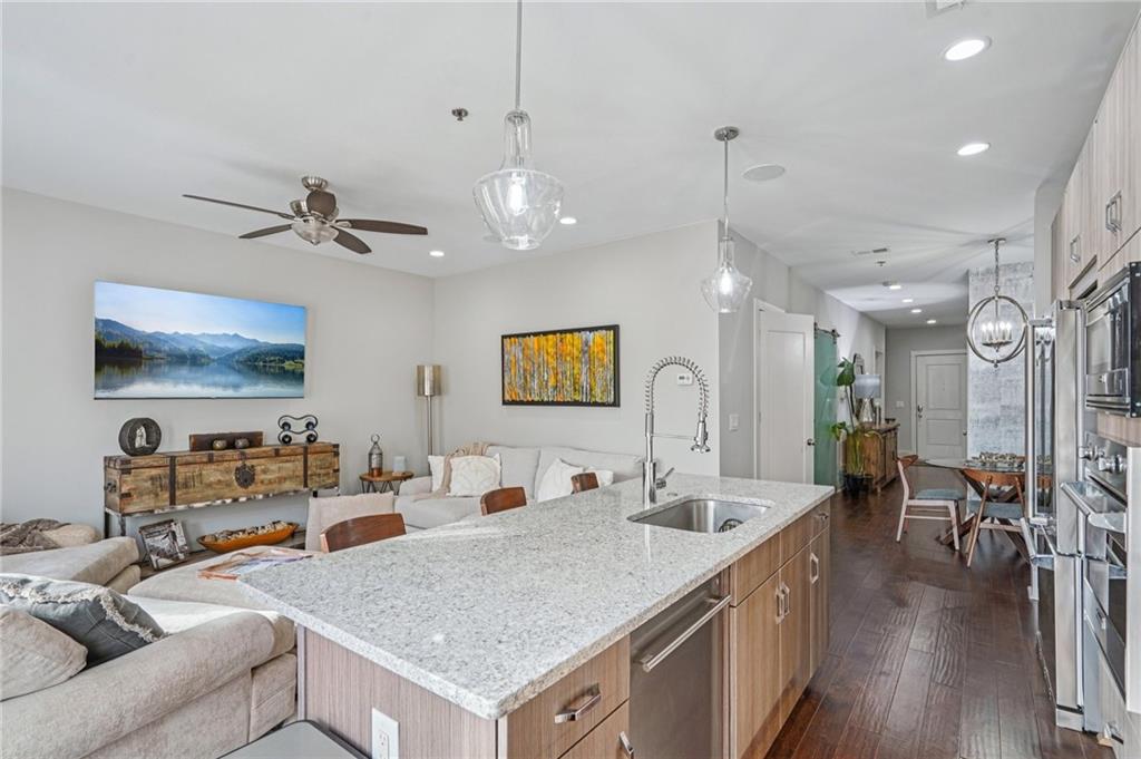 307 Canton Way Roswell, GA 30075 - Photo 8 of 28