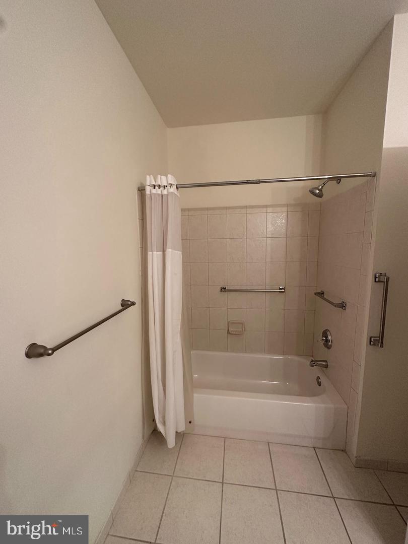 1630 Welsh Road, Unit 3A Philadelphia, PA 19115 - Photo 9 of 14 a bathroom with a bath tub