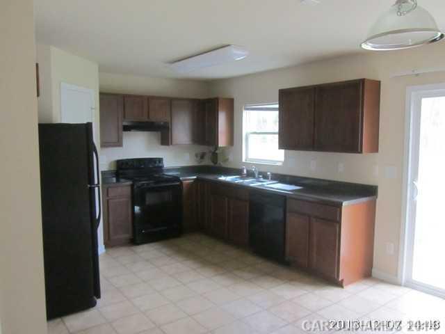 818 Rook Road Charlotte, NC 28216 - Photo 3 of 6