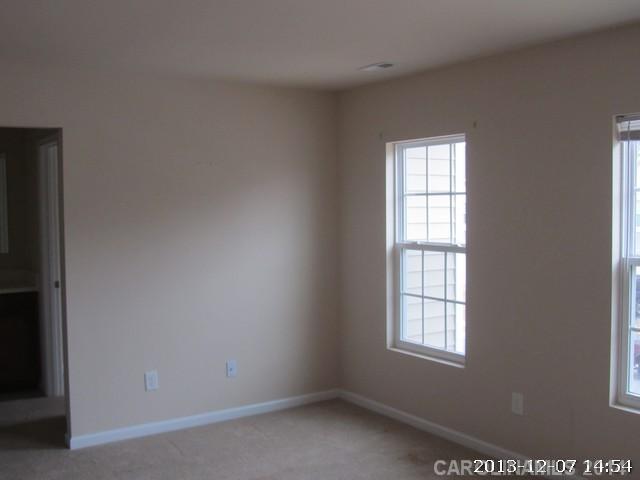 818 Rook Road Charlotte, NC 28216 - Photo 4 of 6