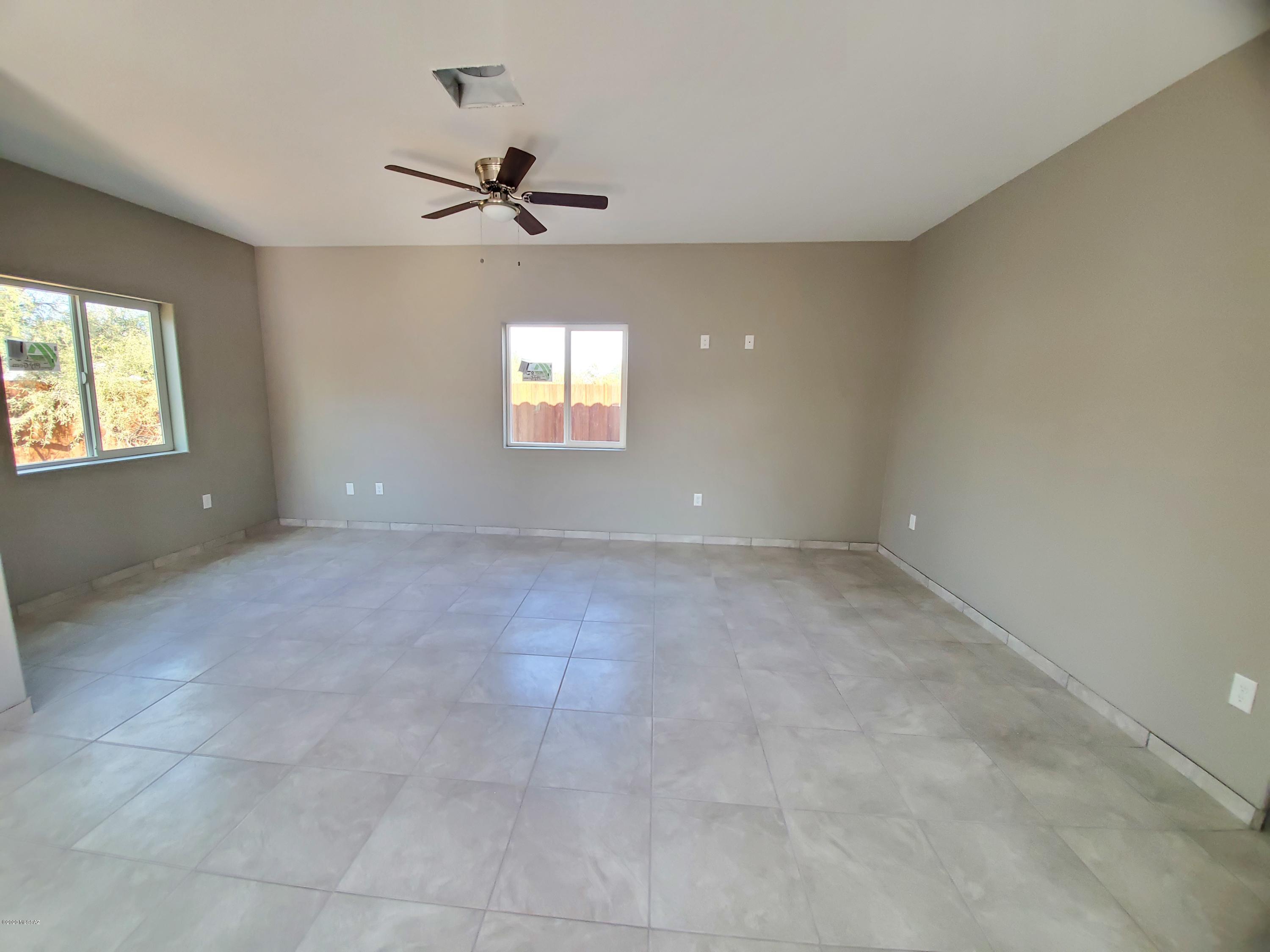 596 West Simmons Road Tucson, AZ 85705 - Photo 9 of 12
