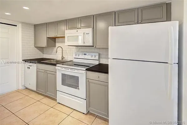 $129,900 | 4121 Northwest 26th Street, Unit T14, Lauderhill, FL 33313