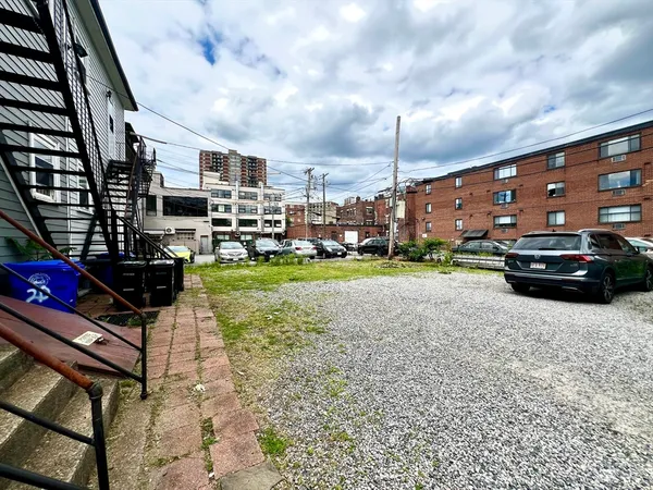 $4,900 | 18 Winslow Road, Unit 2, Brookline, MA 02446