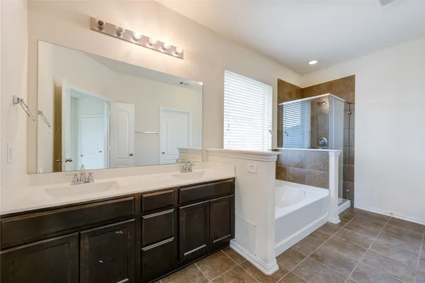 $2,550 | 16 Rose Desert Court, Manvel, TX 77578