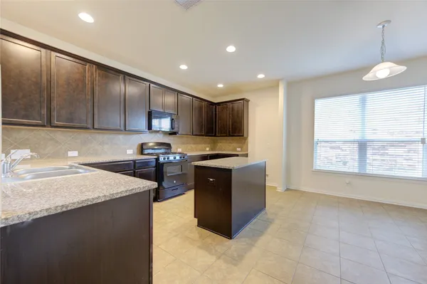 $2,550 | 16 Rose Desert Court, Manvel, TX 77578