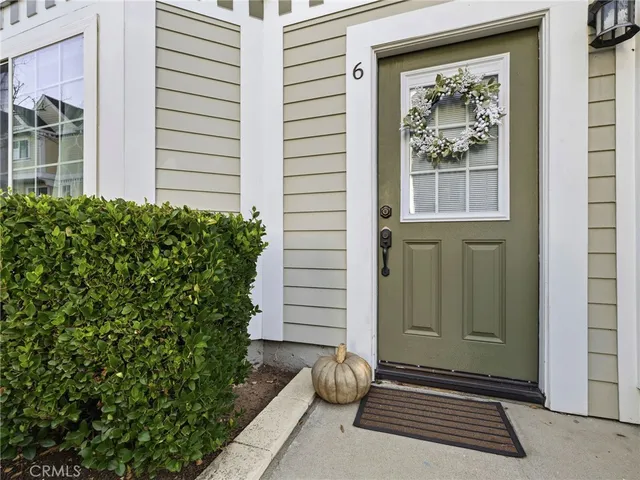 $589,000 | 13750 Hubbard Street, Unit 6, Sylmar, CA 91342