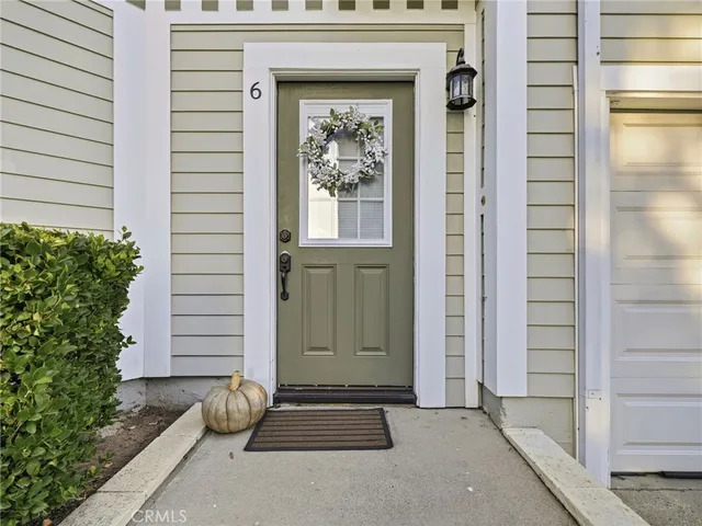 $589,000 | 13750 Hubbard Street, Unit 6, Sylmar, CA 91342