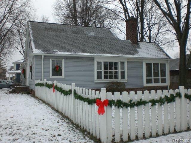 435 Taylor Avenue Rochester, MI 48307 - Photo 3 of 18 CIMG3758