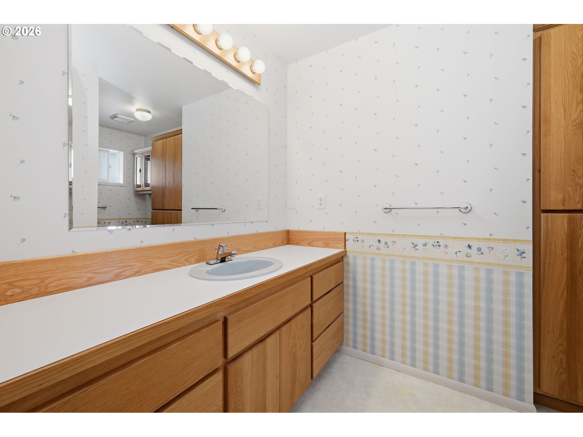 1763 Labona Drive Eugene, OR 97404 - Photo 13 of 41