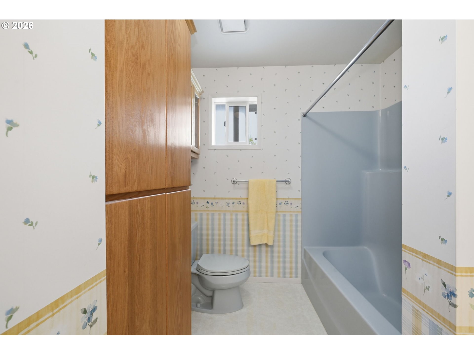 1763 Labona Drive Eugene, OR 97404 - Photo 14 of 41 Owner's Suite Bathroom