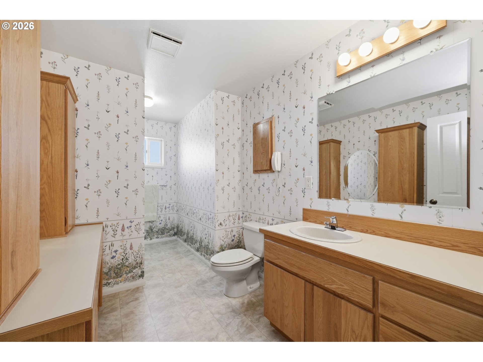 1763 Labona Drive Eugene, OR 97404 - Photo 17 of 41 Bathroom