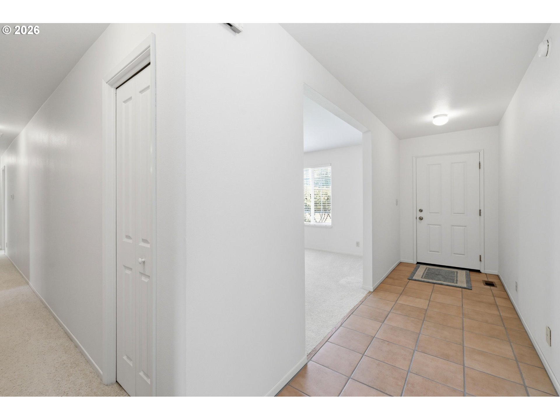 1763 Labona Drive Eugene, OR 97404 - Photo 4 of 41 Entrance/Foyer
