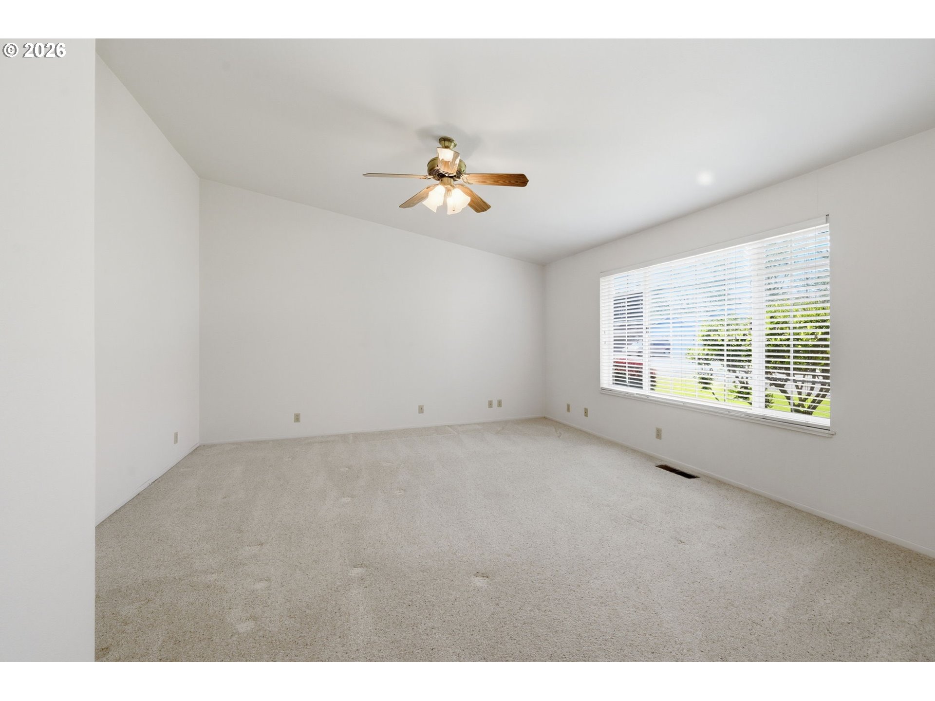 1763 Labona Drive Eugene, OR 97404 - Photo 5 of 41 Living Room