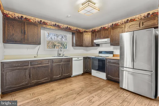 $750,000 | 724 Doages Drive, Millersville, MD 21108