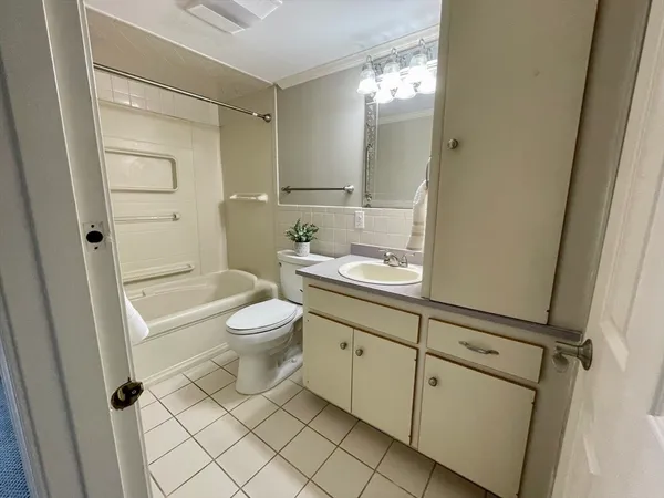 $2,000 | 73 Benefit Street, Unit B, Mansfield, MA 02048