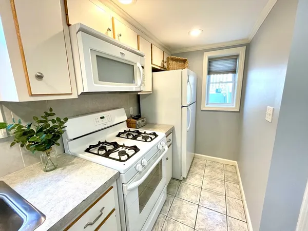 $2,000 | 73 Benefit Street, Unit B, Mansfield, MA 02048