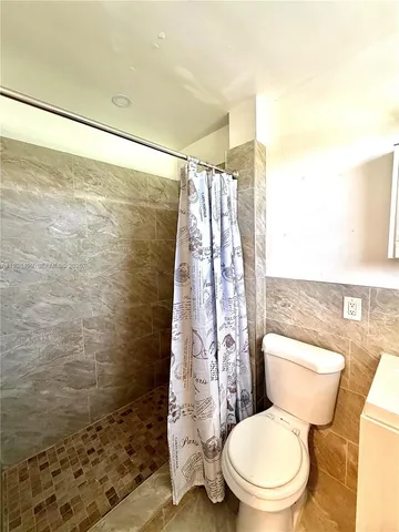 $2,300 | 16890 Northeast 21st Avenue, Unit 10, North Miami Beach, FL 33162