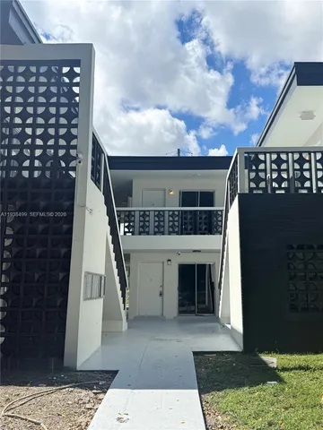 $2,300 | 16890 Northeast 21st Avenue, Unit 10, North Miami Beach, FL 33162