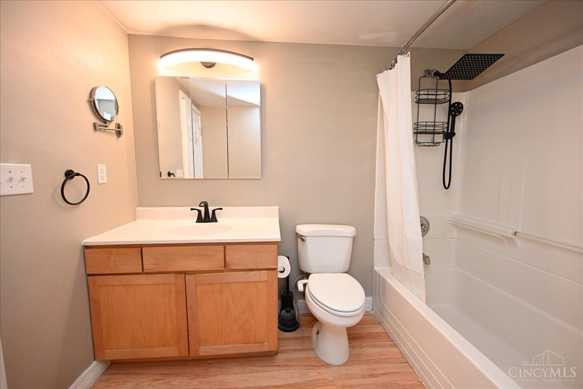 10379 Burlington Road Cincinnati, OH 45231 - Photo 11 of 44 Gallery Image 11