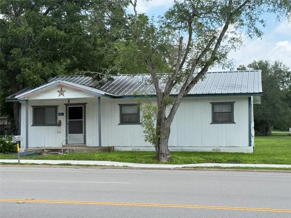 $95,000 | 603 East North Main Street, Flatonia, TX 78941