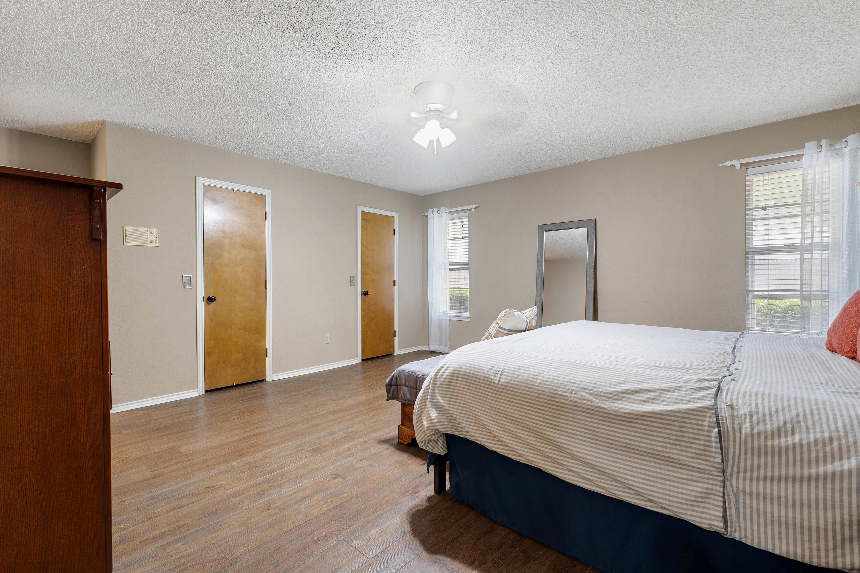 5506 68th Street Lubbock, TX 79424 - Photo 14 of 27 DSC07826-DSC07827