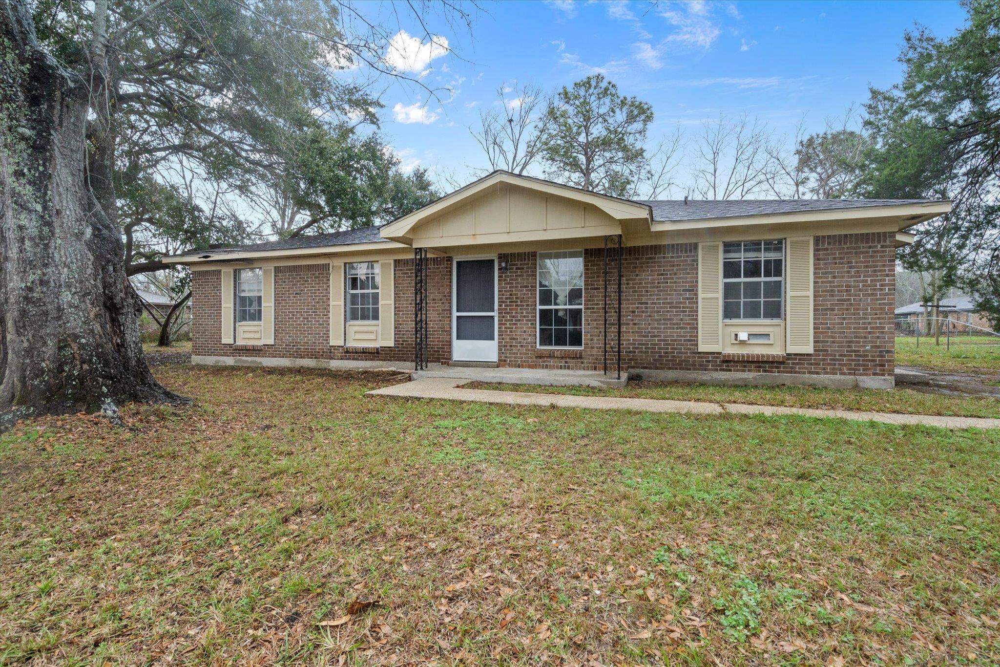 313 West 4th Avenue Foley, AL 36535 - Photo 1 of 20 Ranch-style house featuring a front yard