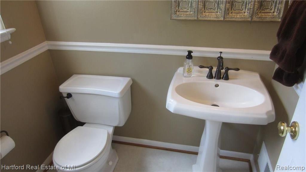 23655 Gill Road Farmington, MI 48335 - Photo 24 of 35