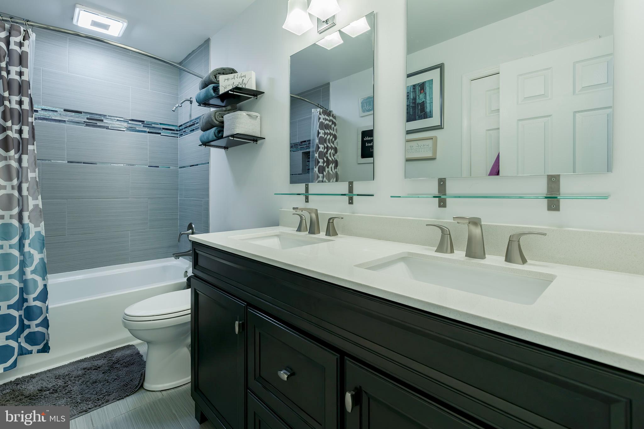 8 Laurie Lane Lititz, PA 17543 - Photo 13 of 20 Full Bathroom