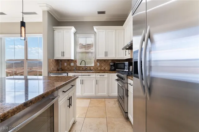 $3,000 | 24 Via Vasari, Unit 204, Henderson, NV 89011