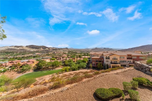 $3,000 | 24 Via Vasari, Unit 204, Henderson, NV 89011