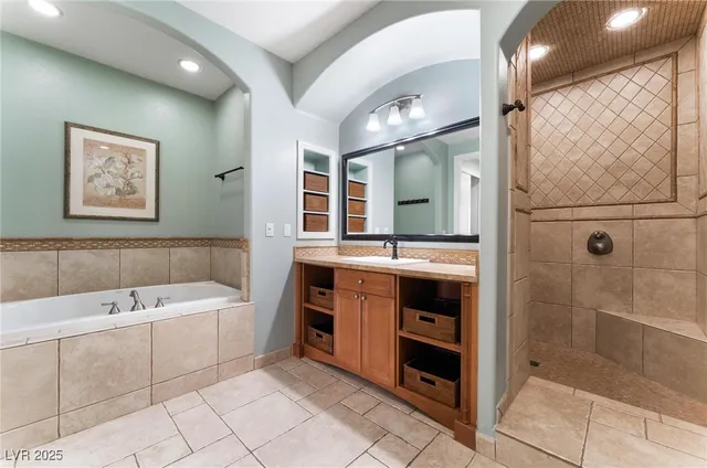 $3,000 | 24 Via Vasari, Unit 204, Henderson, NV 89011