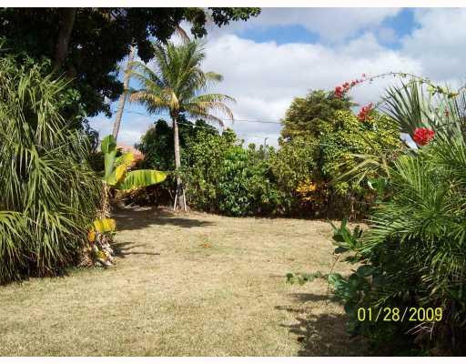22201 Southwest 65th Way Boca Raton, FL 33428 - Photo 3 of 6 Yard/Garden