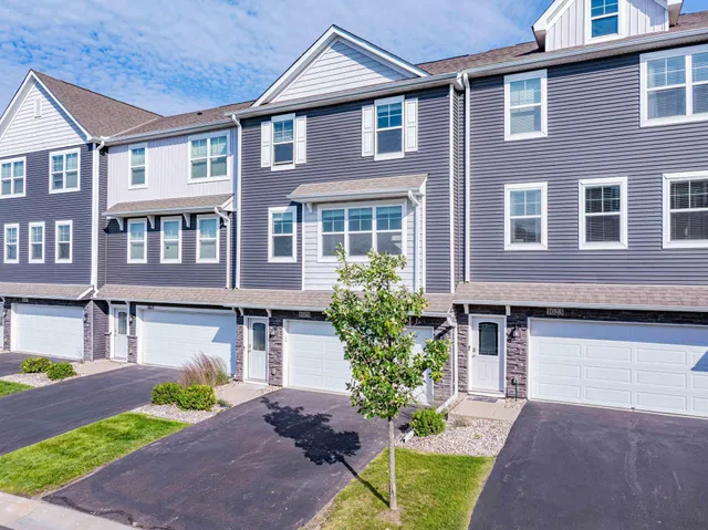 $2,495 | 1619 Windigo Lane, Shakopee, MN 55379