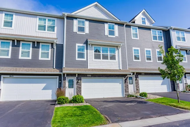 $2,495 | 1619 Windigo Lane, Shakopee, MN 55379