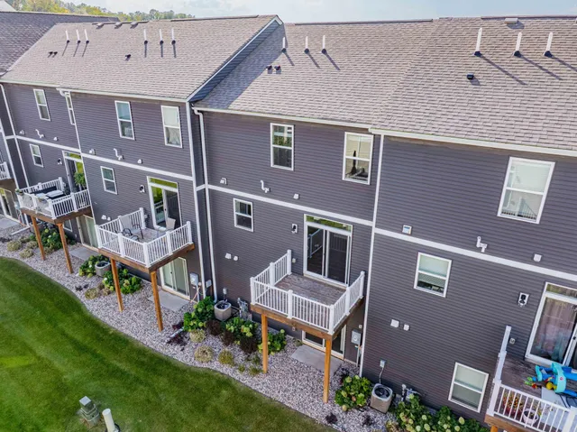 $2,495 | 1619 Windigo Lane, Shakopee, MN 55379