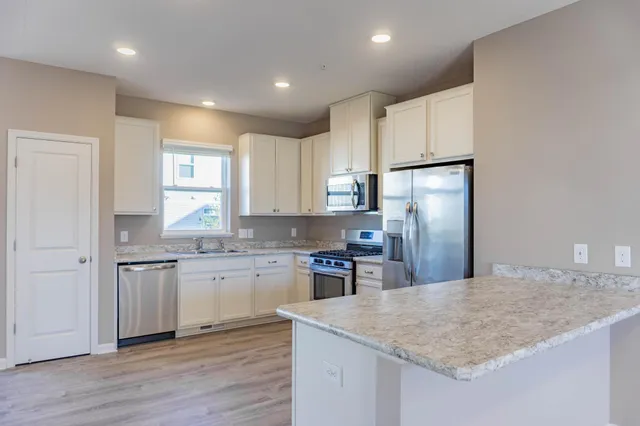 $2,495 | 1619 Windigo Lane, Shakopee, MN 55379